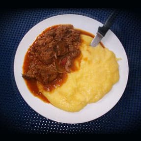 Polenta e goulasc